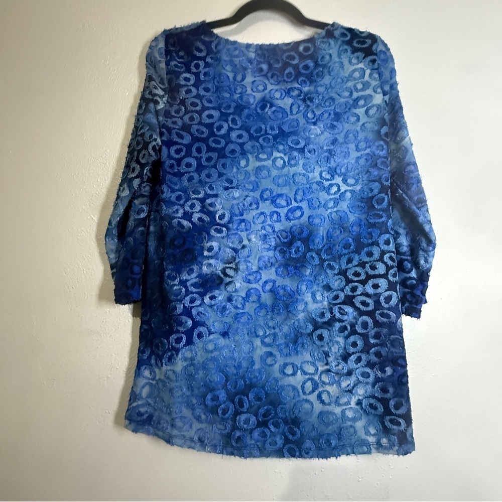 Ruby Rd. Textured, Blue Patterned Three Fourth Sleeved Top. Sz M. - Picture 5 of 6